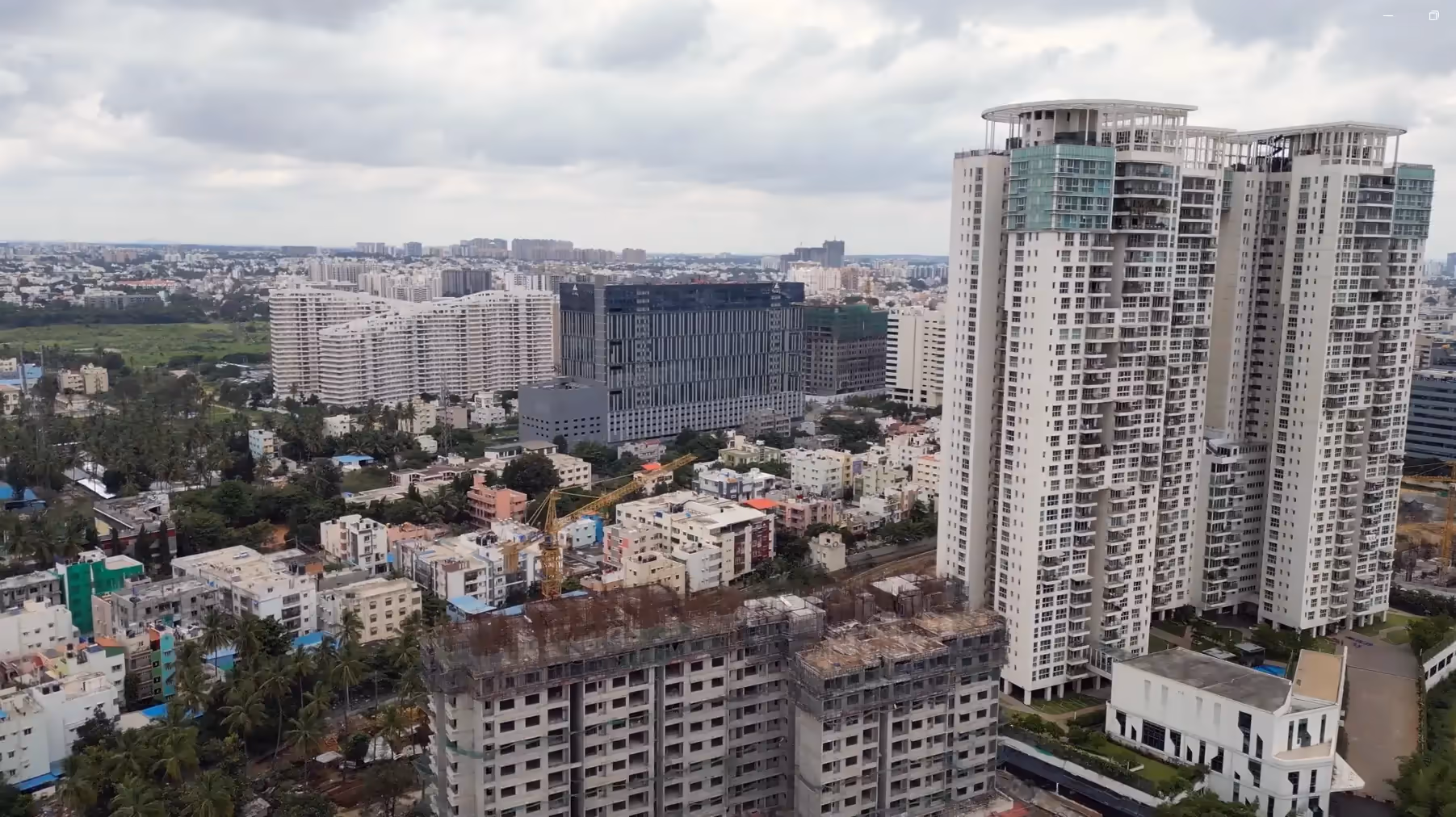 RealtyRoof hero background